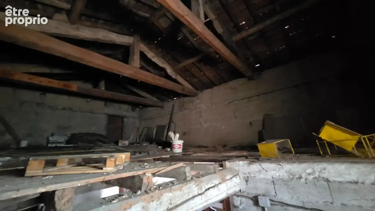 Maison spacieuse à vendre à Chambeon - Opportunité d'investissement ! - photo 7