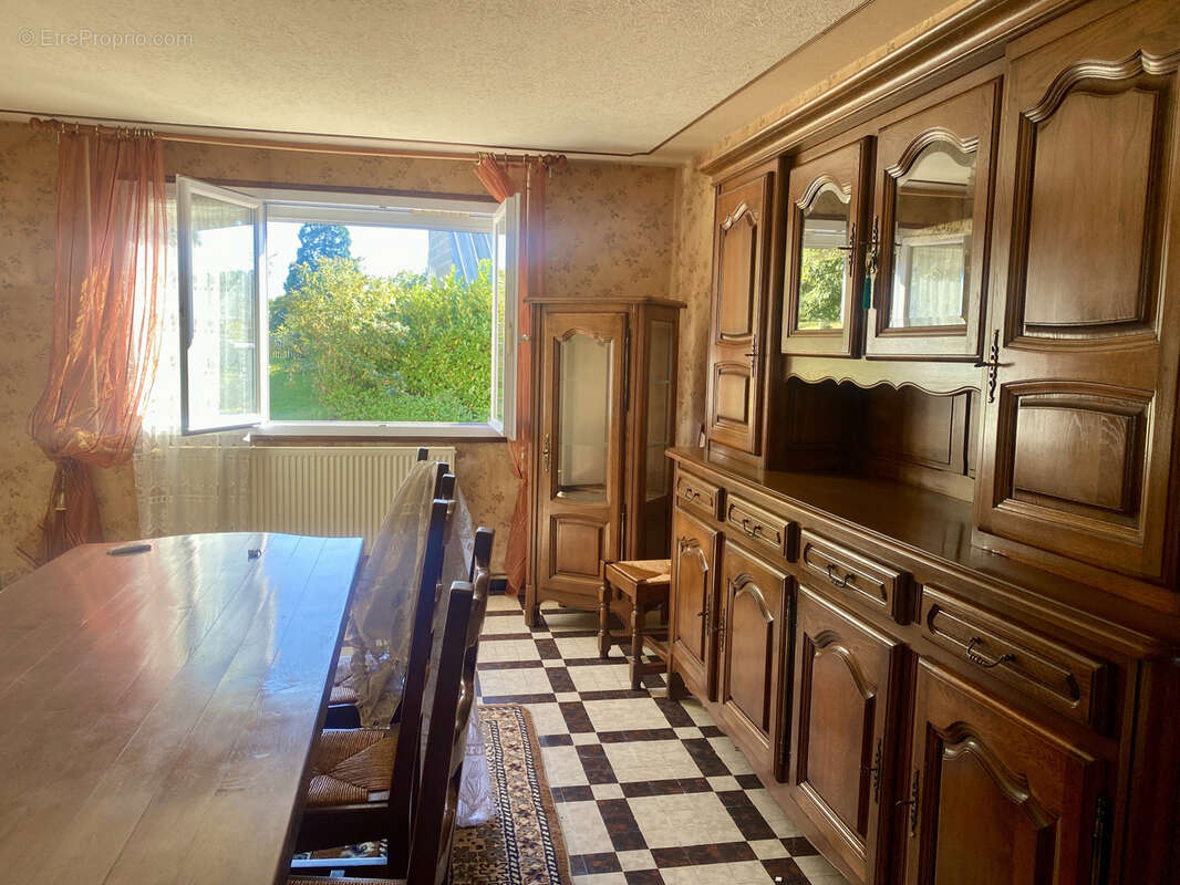 Maison à LA BREILLE-LES-PINS