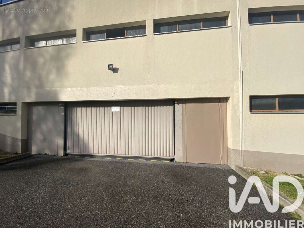 Photo 2 - Parking à NOISY-LE-ROI