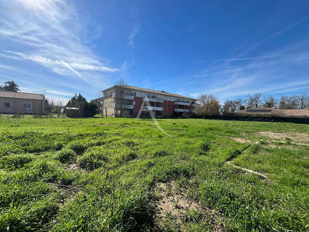 Terrain constructible à Bessieres de 940m² ! - photo 3