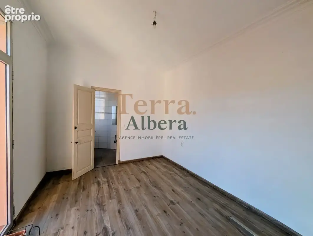 PORT-VENDRES - Bel appartement T4 avec terrasse pour investisseur - photo 9