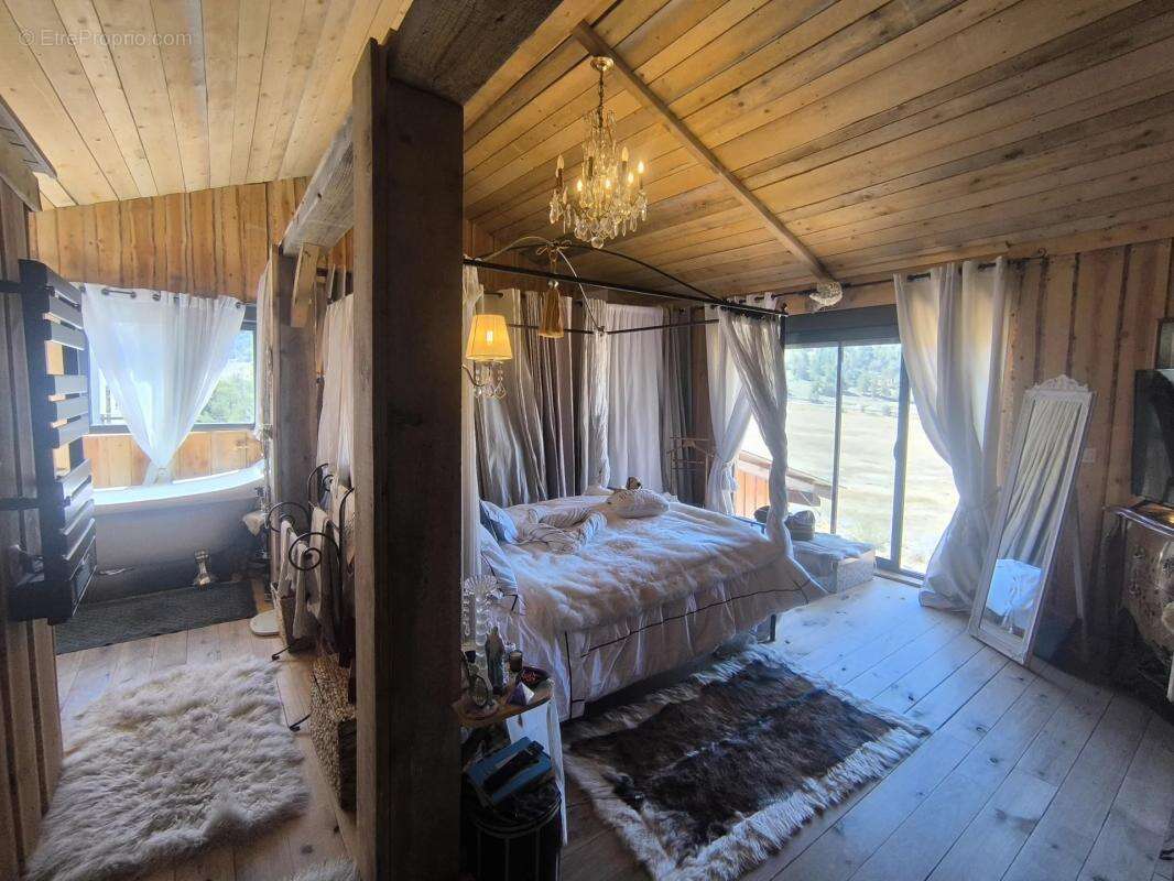 Maison à GREOLIERES