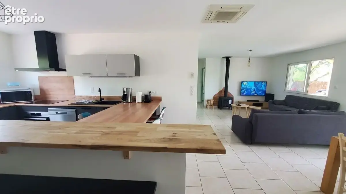 – Maison récente À Vendre avec piscine, photovoltaïque et terrain plat de 1 040 m² - photo 4