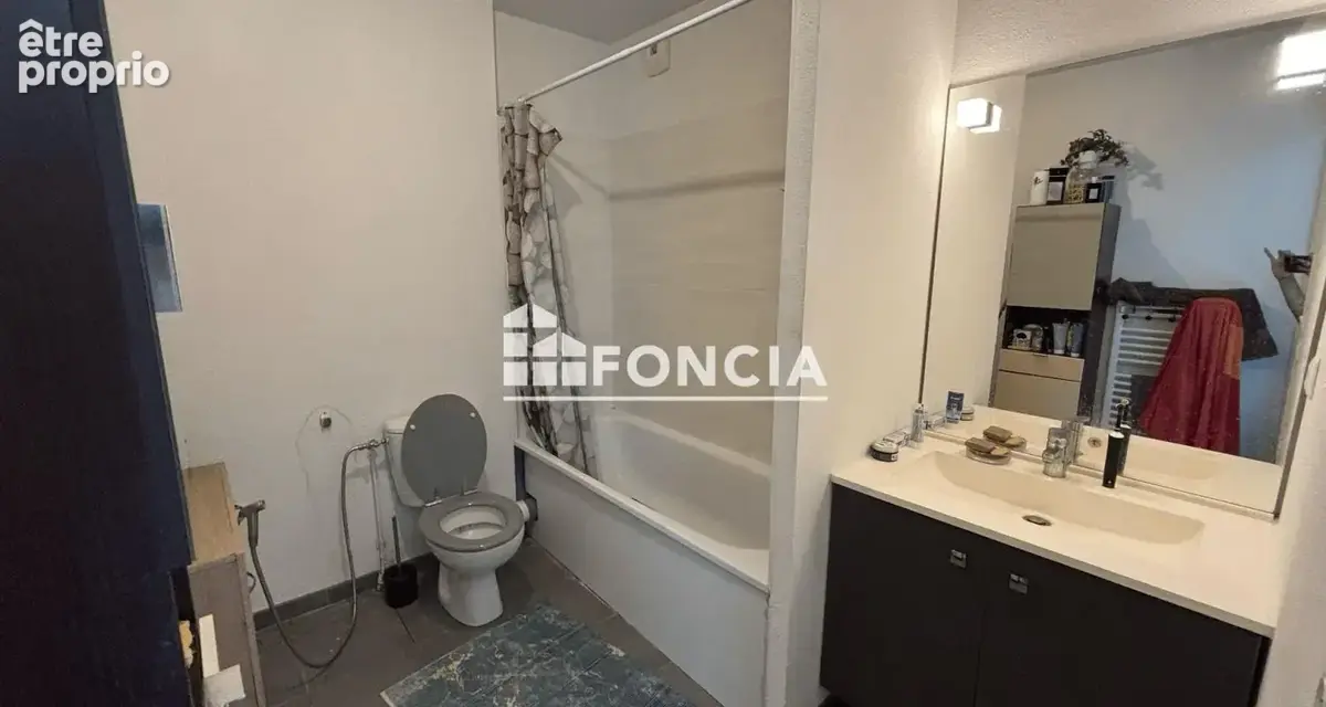 Appartement à vendre – Lormont  Résidence récente avec balcon et parking - photo 5