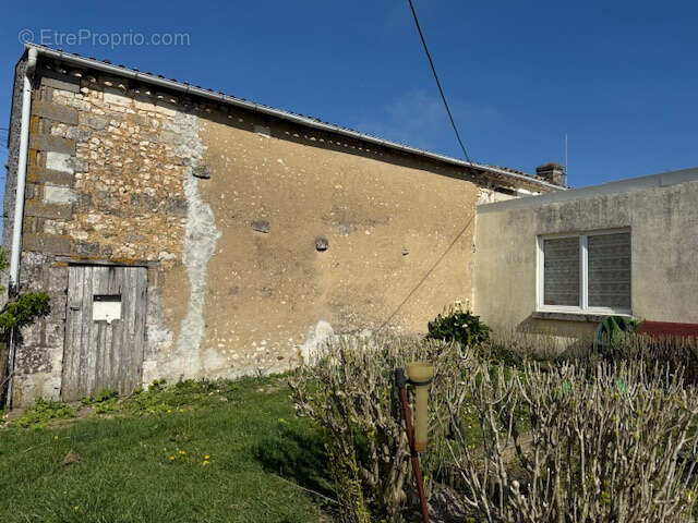 Maison à SAINT-THOMAS-DE-CONAC