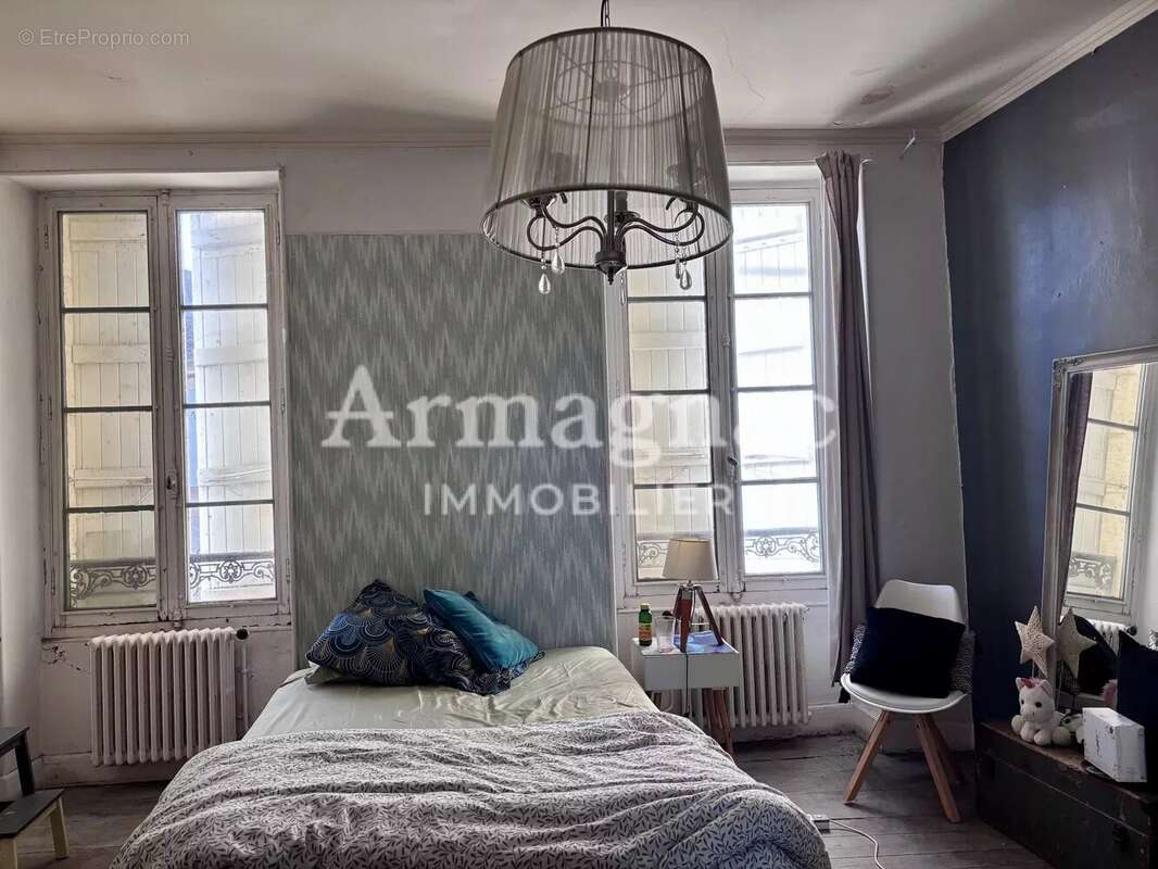 Maison à VIC-FEZENSAC