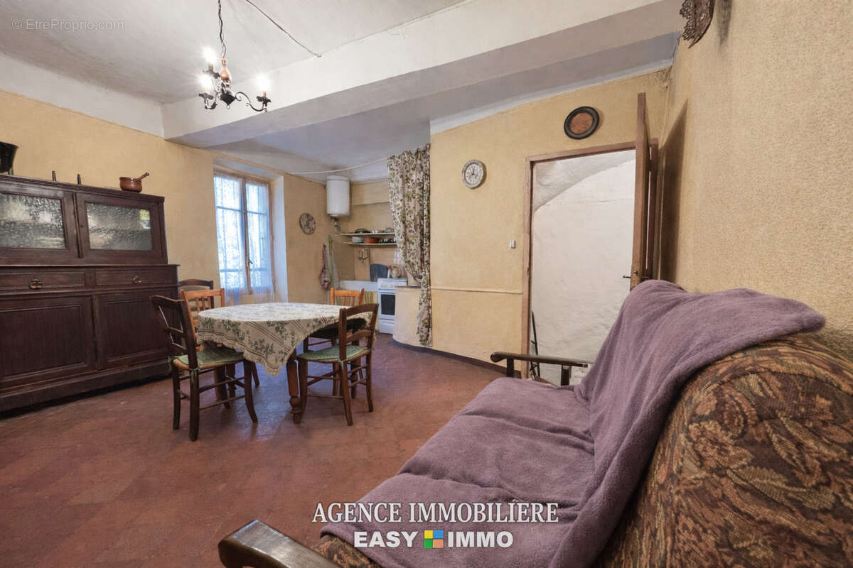 Maison à REGUSSE