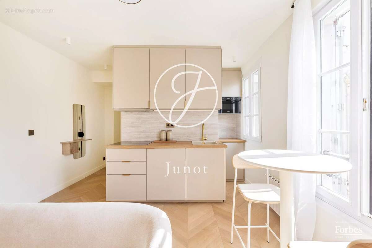 Appartement à PARIS-18E