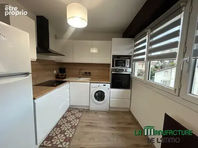 Appartement proche cours fauriel -  t4  rénové avec  balcon et place de stationnement couverte - photo 2