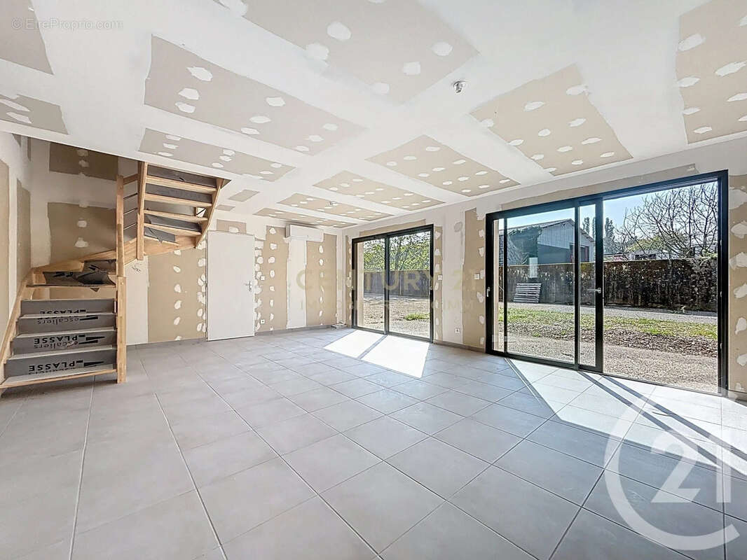 Maison à VEYRINS-THUELLIN