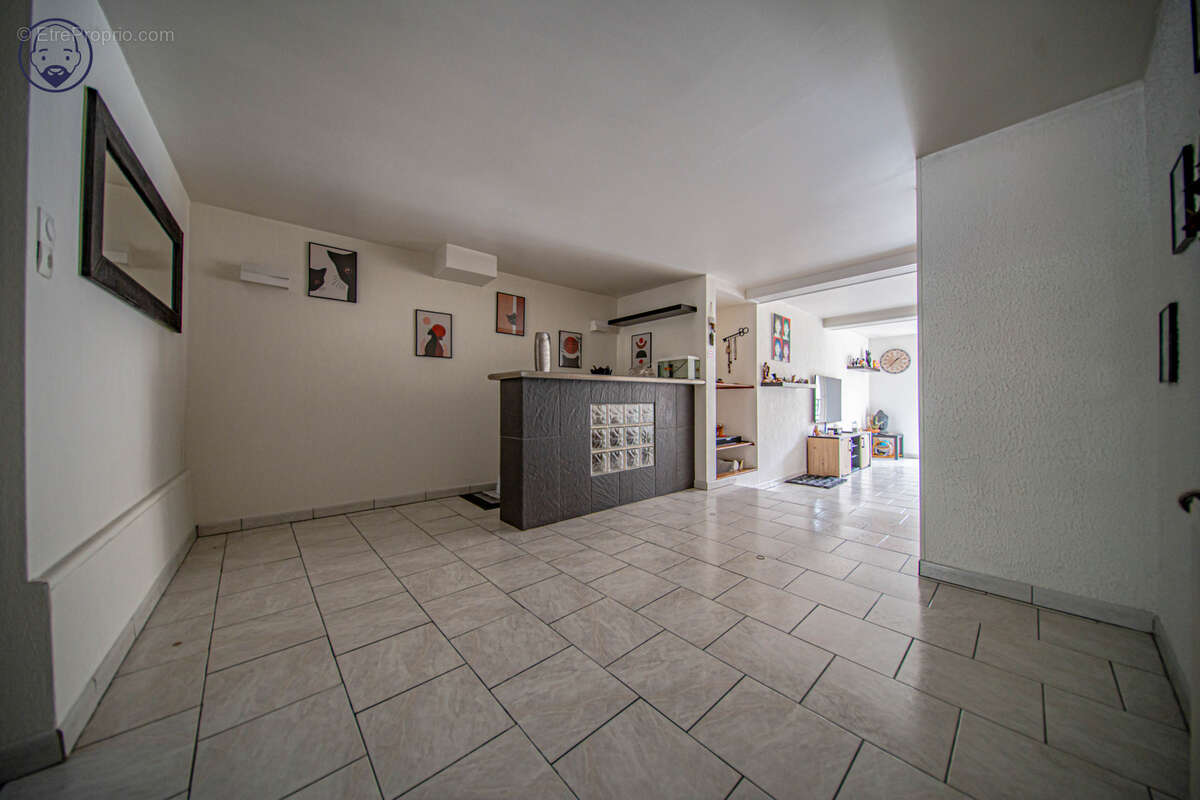 Maison à VELAINES