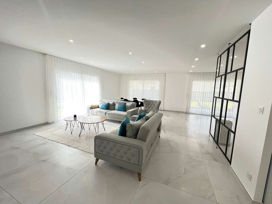 Maison à ROMANS-SUR-ISERE