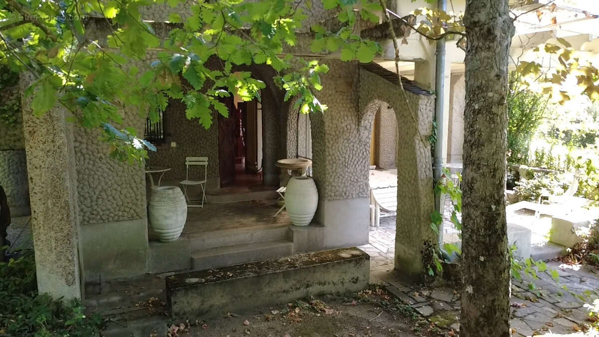 Bellerive sur allier, maison d'architecte avec travaux dans un parc arbore de 3 800 m2 - photo 6