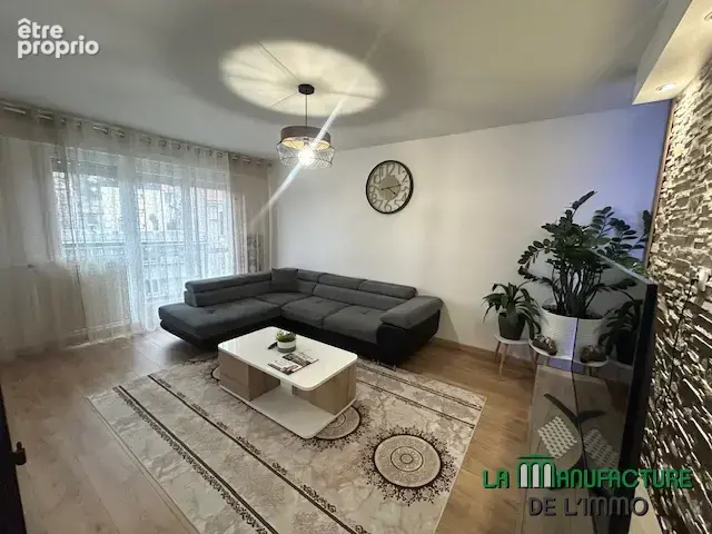 Appartement proche cours fauriel -  t4  rénové avec  balcon et place de stationnement couverte - photo 11