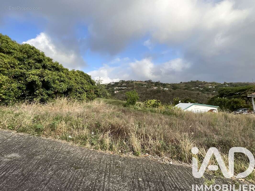 Terrain 819 m² à Le Carbet  - photo 3
