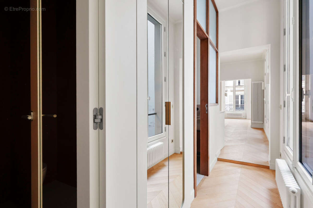 Appartement à PARIS-1E