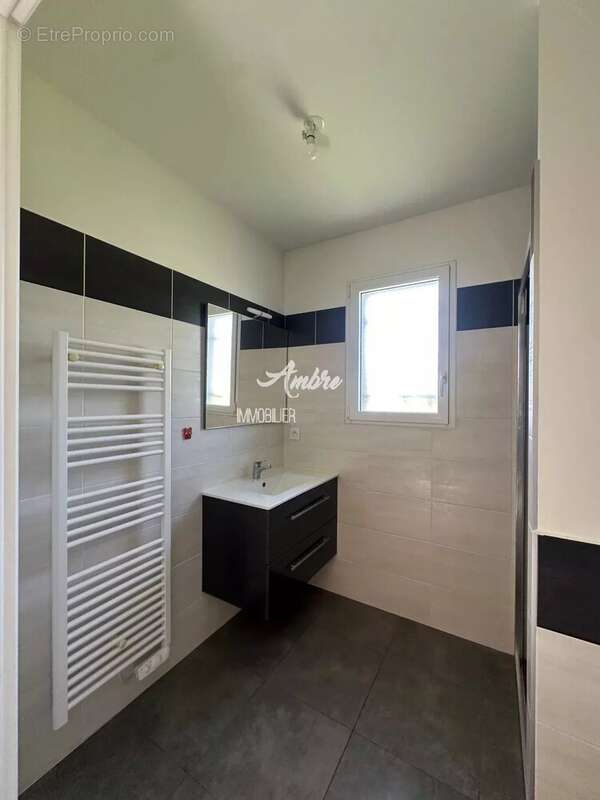 MONTELEGER Maison récente de 130 m² Type 6 - photo 18