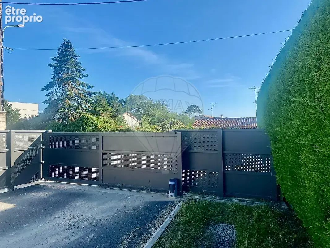 Photo Terrain à Saint-Palais-Sur-Mer au prix de 345 000€