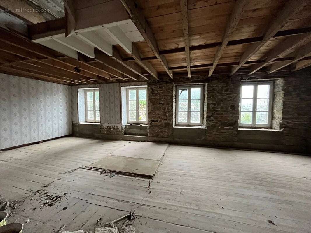 Appartement à QUINTIN