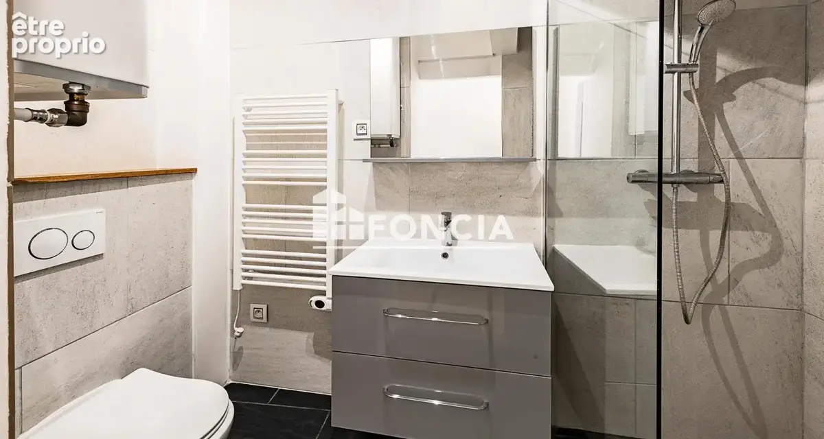 Menton proximite gare routiere et commerces 2 pieces traversant en etage eleve - photo 10
