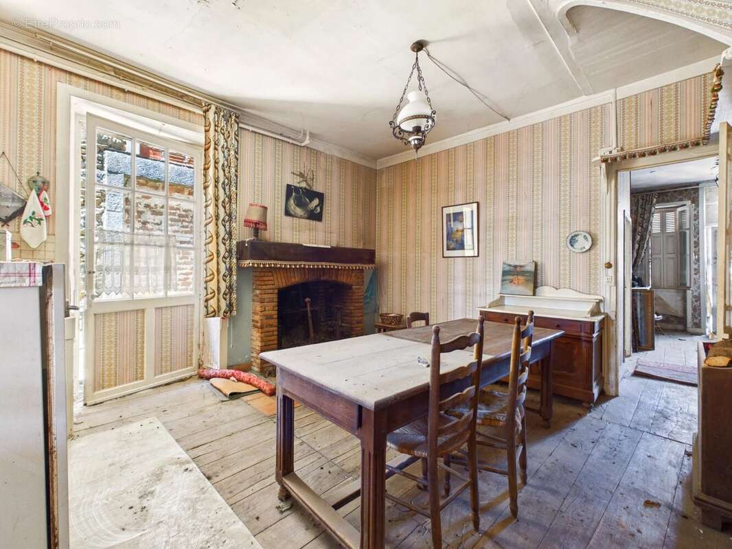 Maison à PIEGUT-PLUVIERS