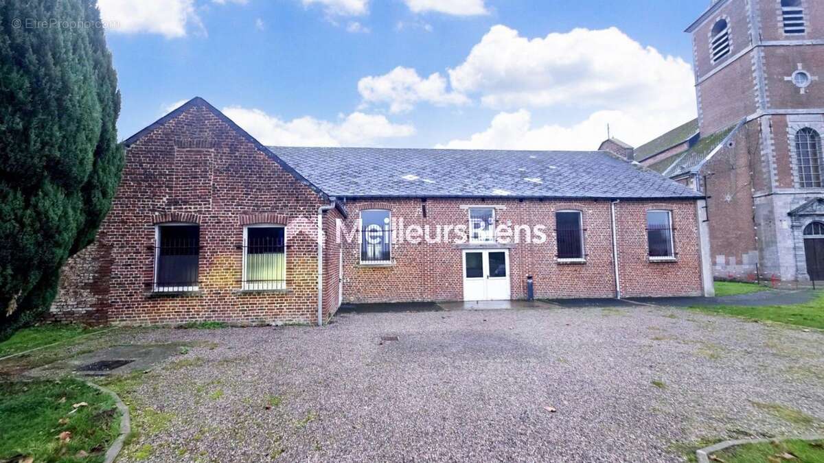 Commerce à PONT-SUR-SAMBRE