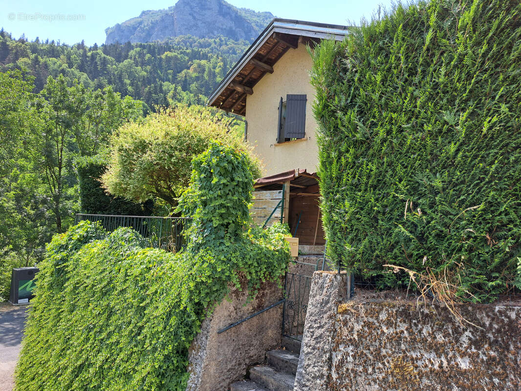 Grande maison familiale avec gîte indépendant, terrasses et jardin à Sainte-Colombe-sur-Guette - photo 5