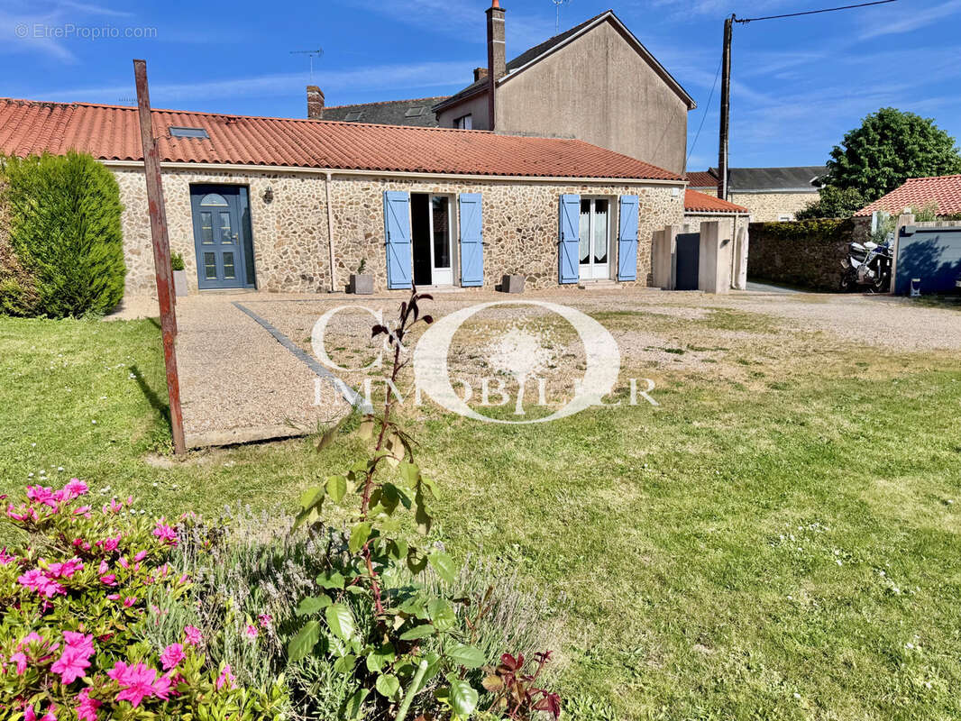 Maison à ROCHESERVIERE