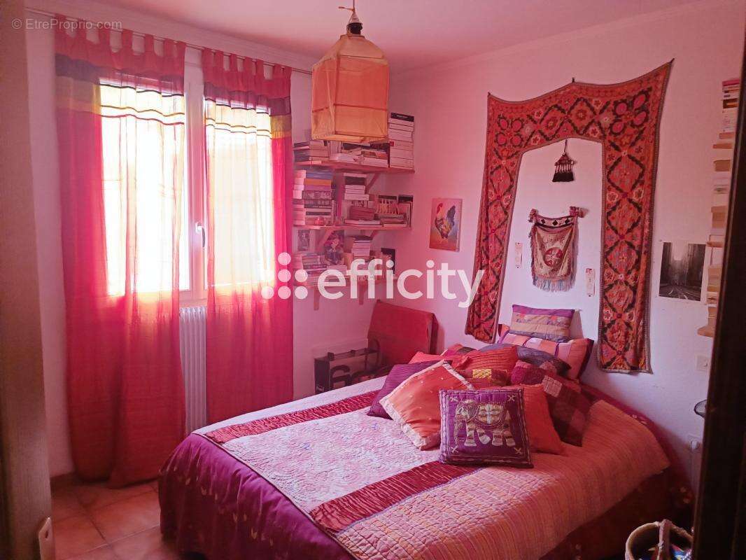 Appartement à LAMALOU-LES-BAINS