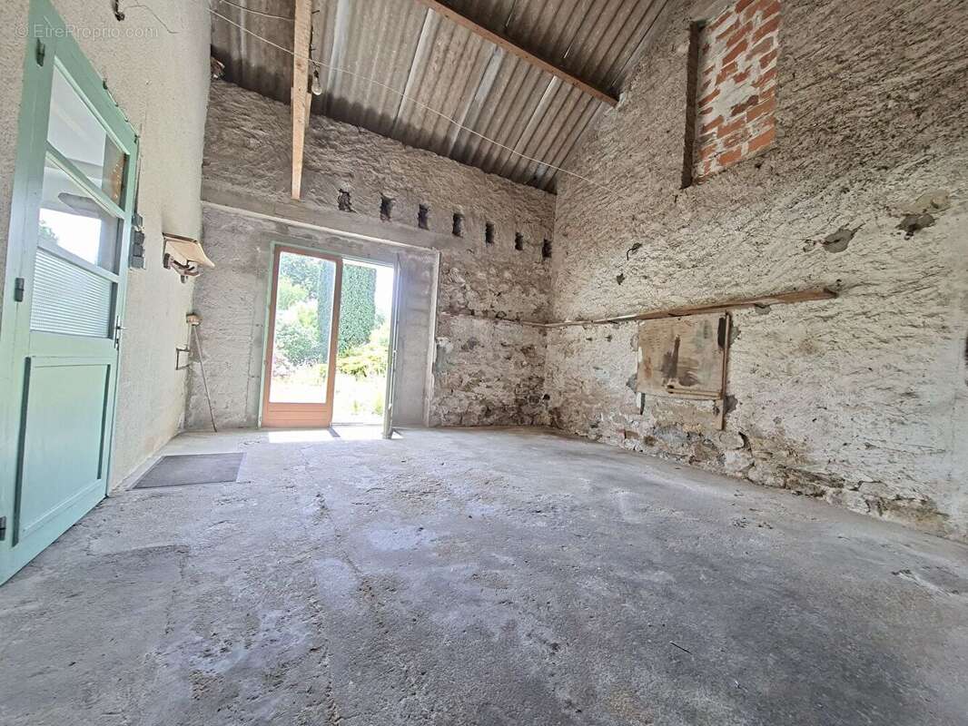 Maison en pierre + grange -Terrain env. 1 390m² -Beau potentiel - Saint-André-des-Eaux - photo 14