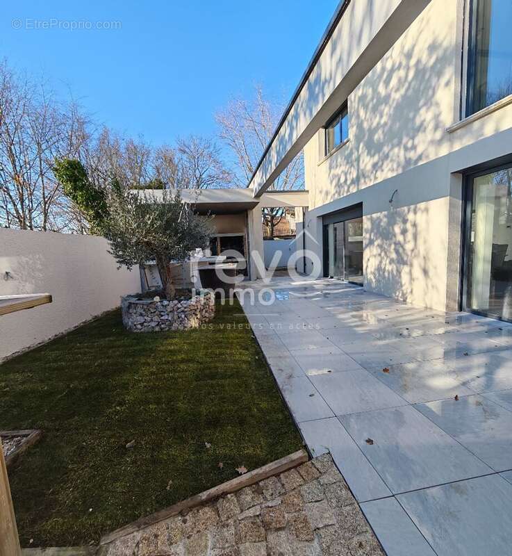 Maison à VILLARS-LES-DOMBES