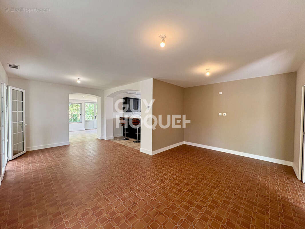 Maison à VILLENAVE-D&#039;ORNON