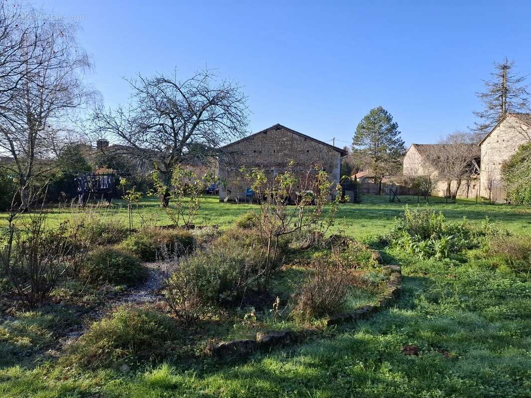 Maison à SAUZE-VAUSSAIS
