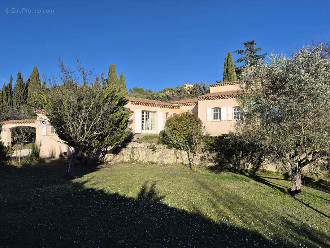 Villa lumineuse type 5 au calme sur 3612 m2 avec oliviers pierrevert - photo 2