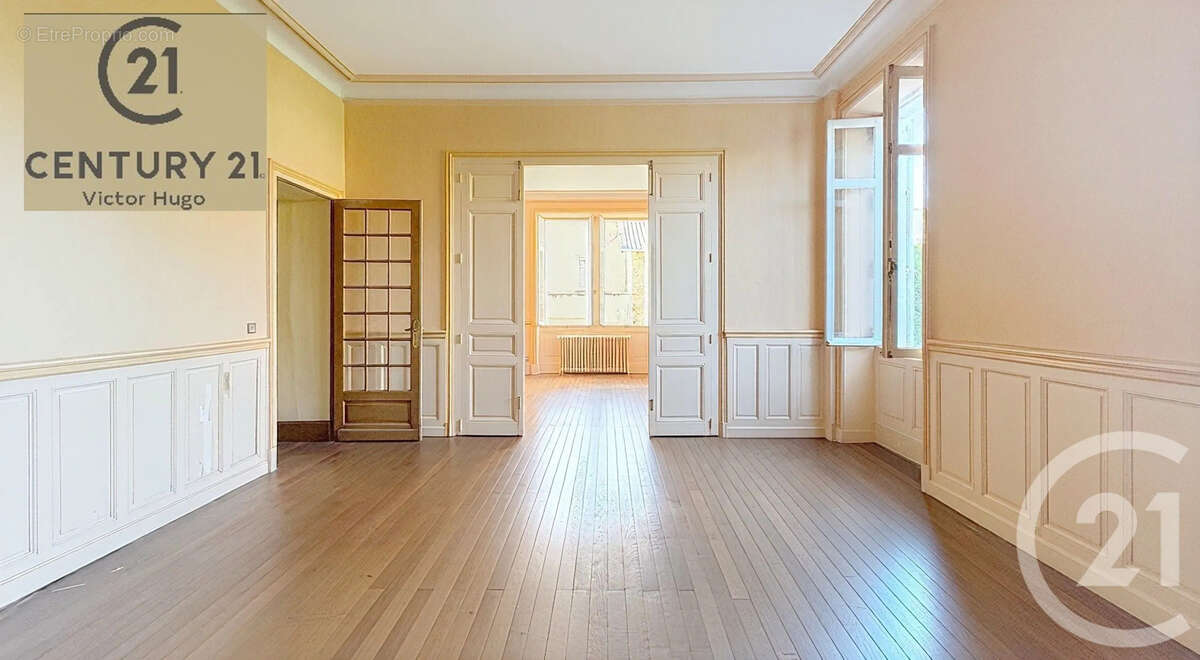 Maison 242 m² à Saint-Victurnien  - photo 9