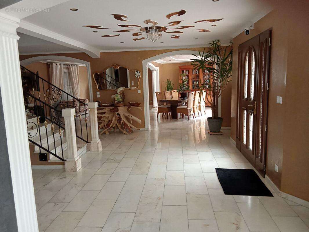 Maison à LE GENEST-SAINT-ISLE