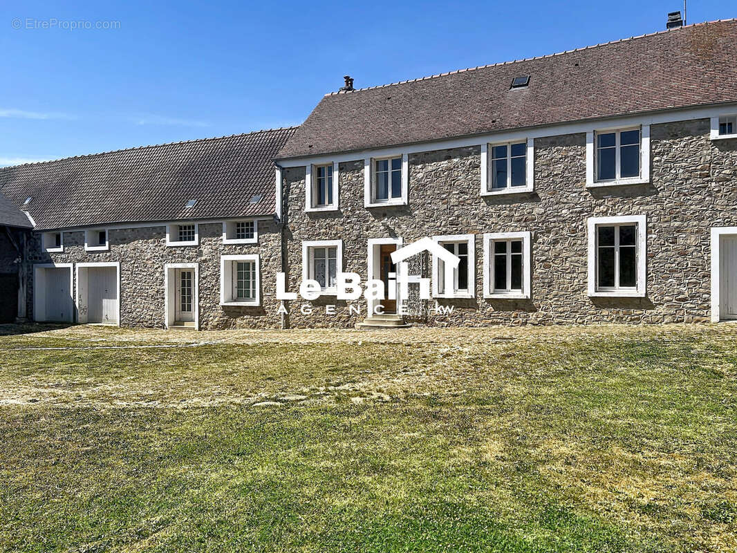 Maison 850 m² à Livilliers  - photo 3