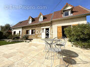 Maison à CHANTELOUP-LES-VIGNES