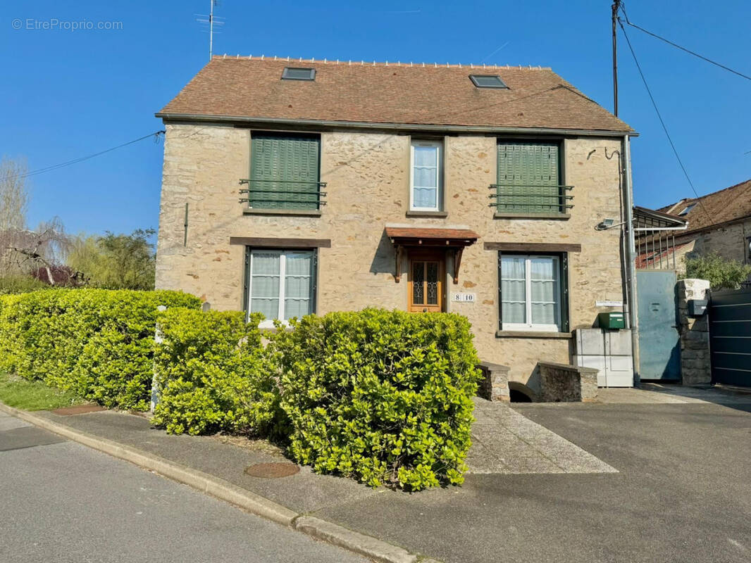 Maison à LE CHATELET-EN-BRIE