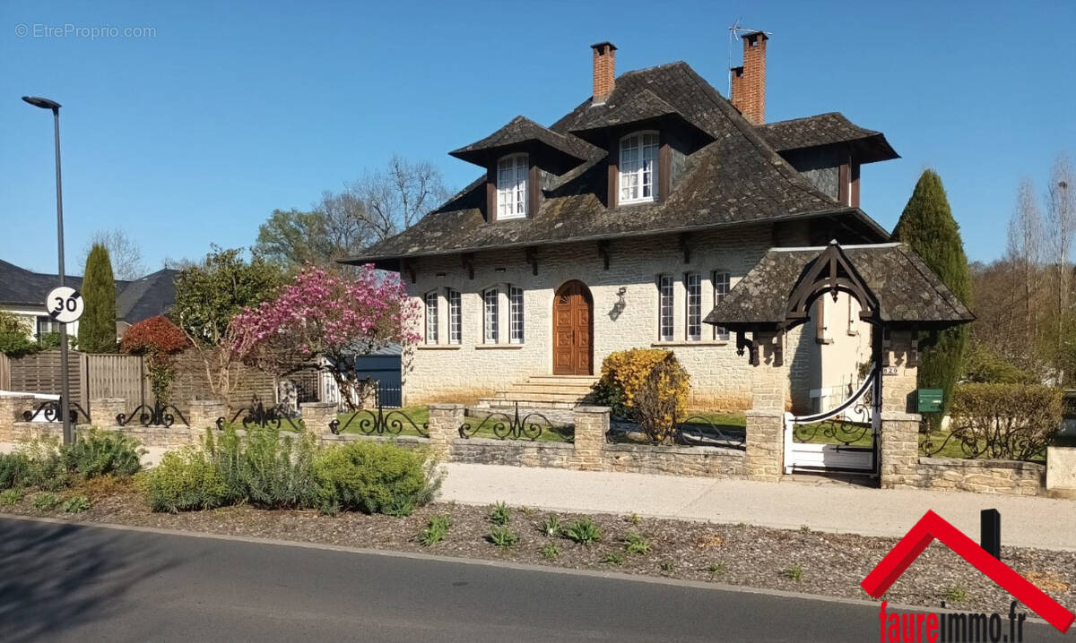 Maison à OBJAT