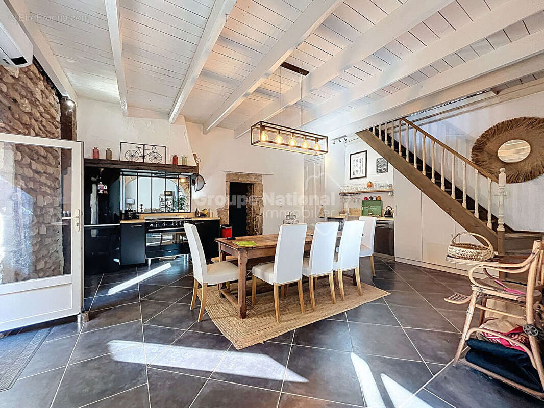 Maison à LA BAUME-DE-TRANSIT