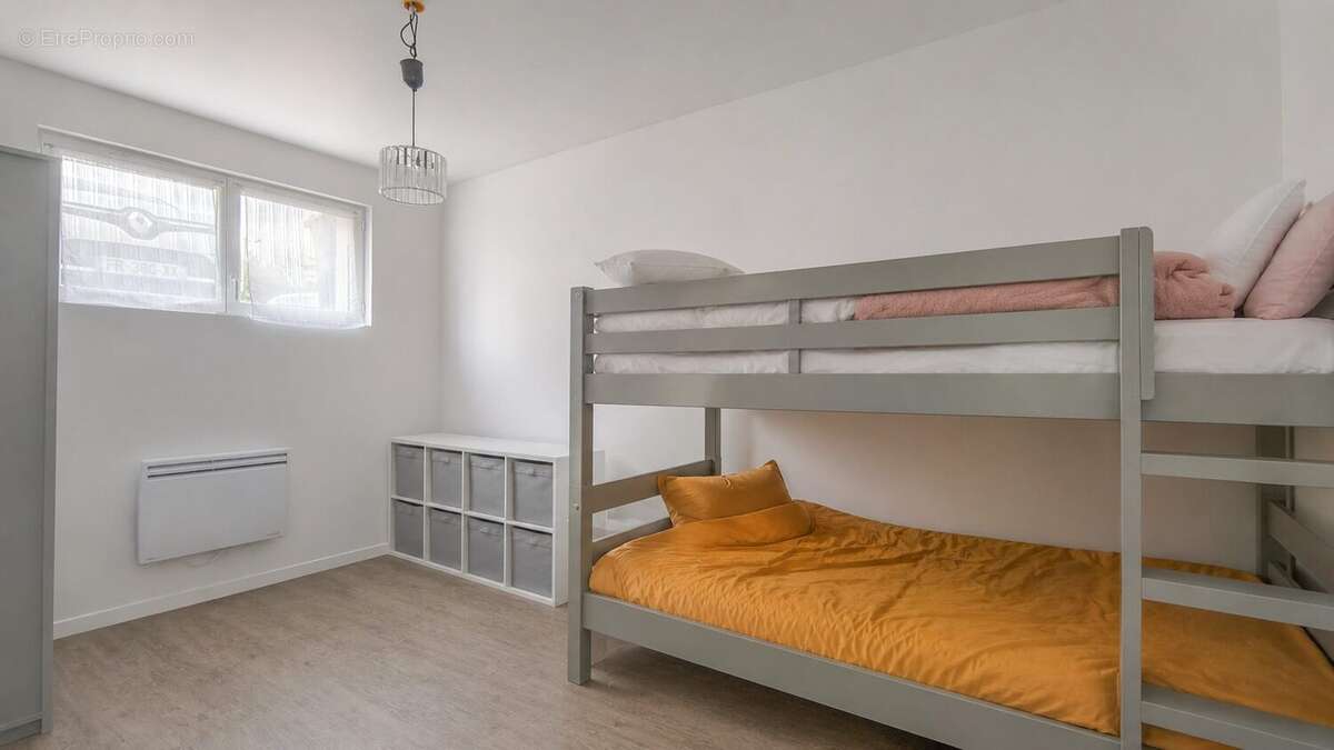 Chambre 2 - Appartement à VILLENOY