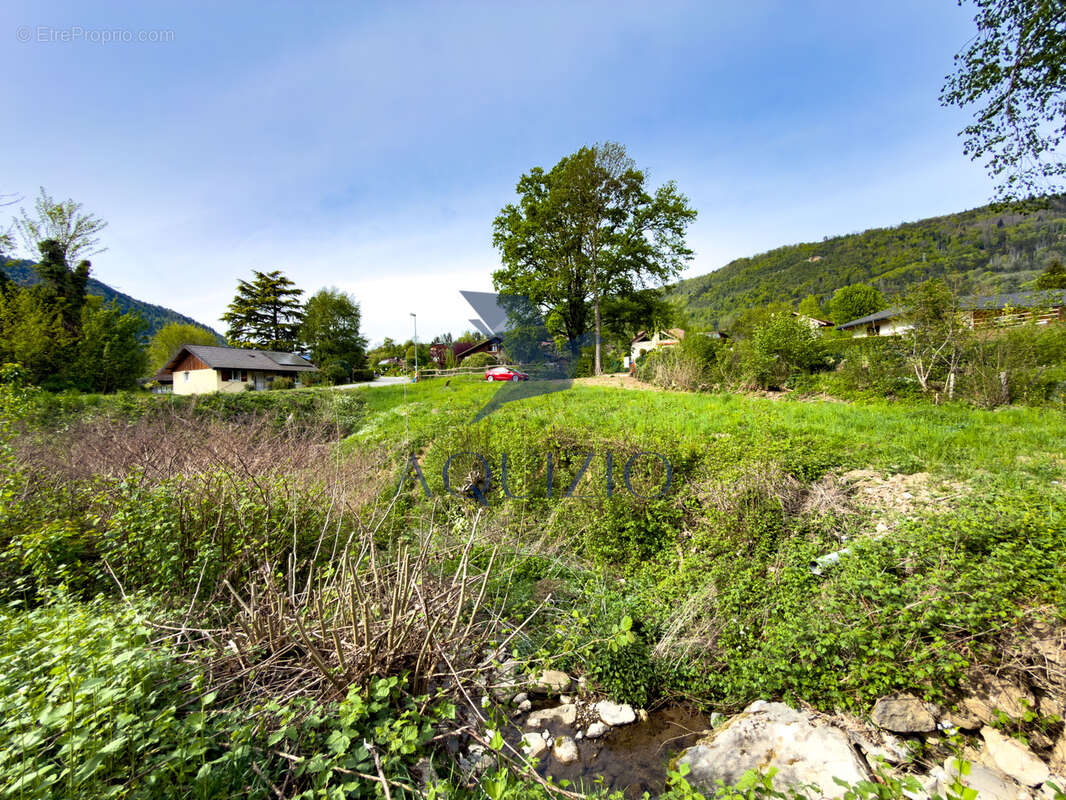 Terrain à MARIGNIER