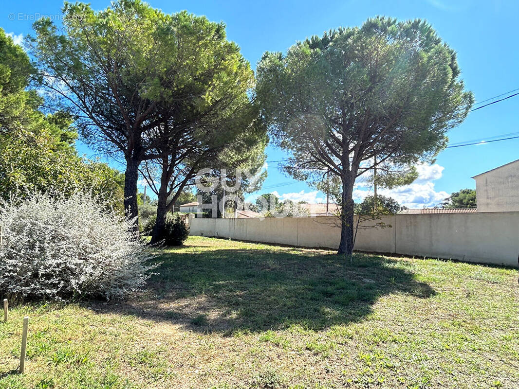 Terrain à CHATEAUNEUF-DE-GADAGNE
