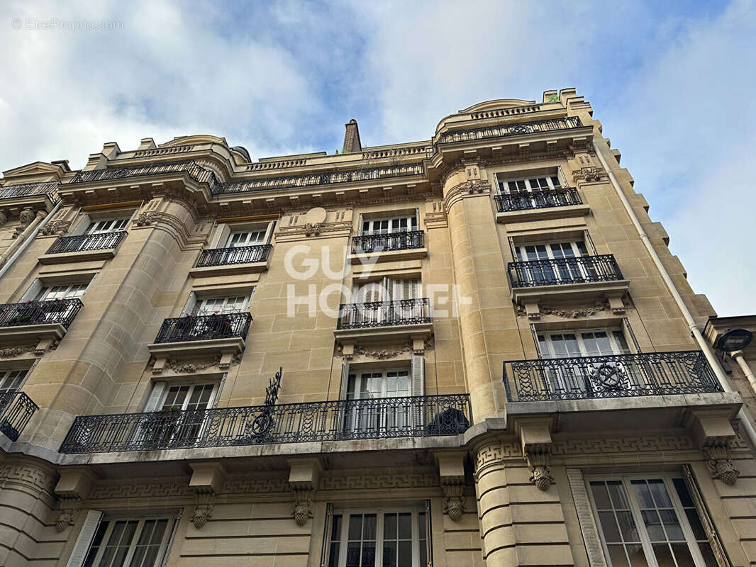 Appartement à PARIS-16E