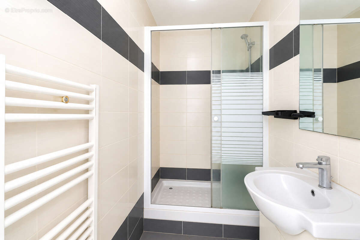 Appartement Saint Denis 2 pièce(s) 40.27 m2 ( travaux a prévoir ) - photo 4