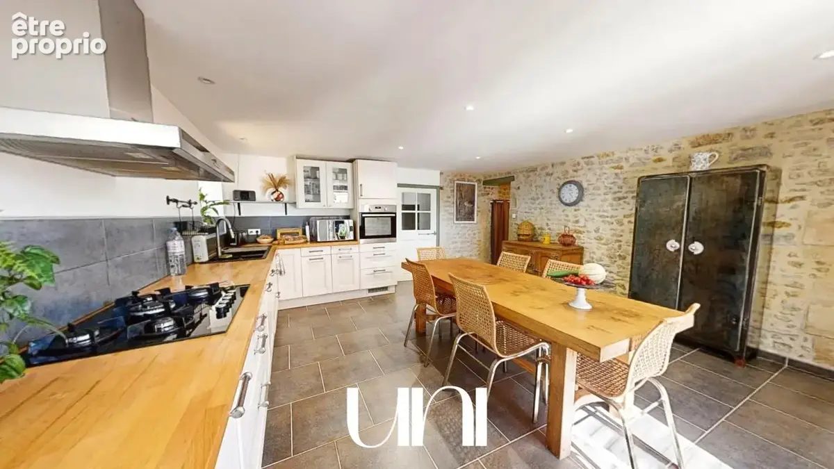 Corps de ferme 10 pièces de 339m² avec dépendances - Nonant - photo 9