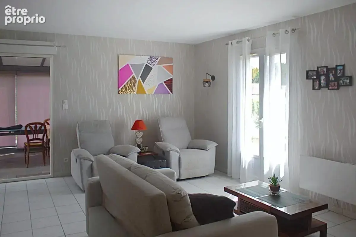 Maison de 110m² avec 3 chambres, véranda et garage à Saint Romain De Benet 289 000 - photo 4