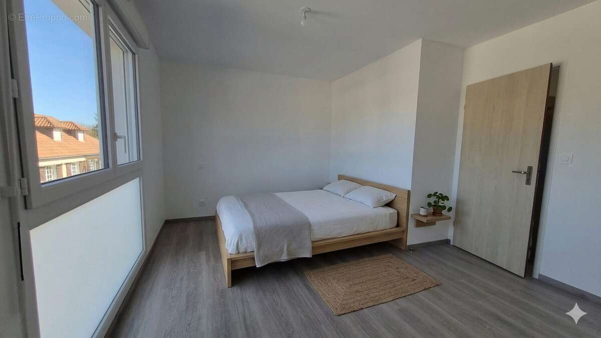 Maison à SAINT-JEAN-D'ILLAC