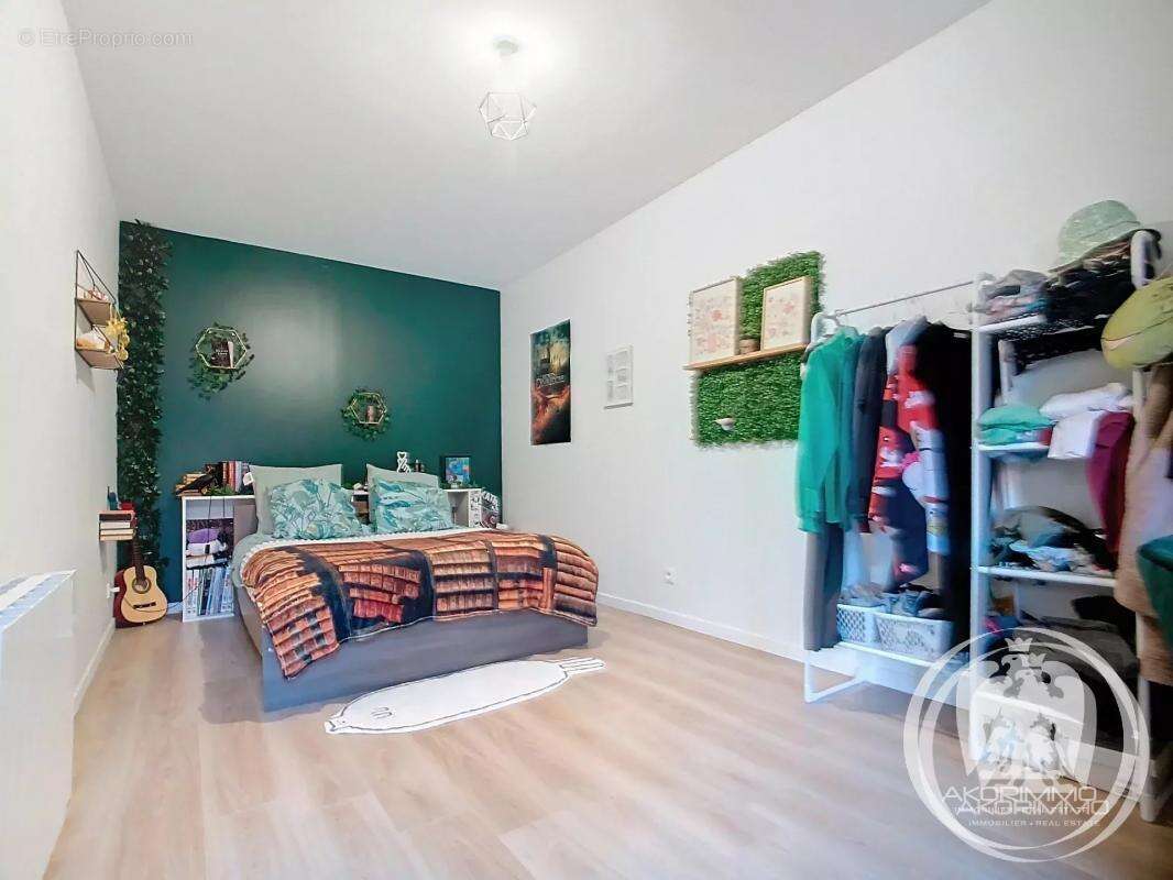 Maison à CREUZIER-LE-VIEUX